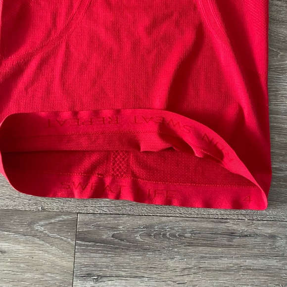 Lululemon Swiftly Tech red short sleeve - Picture 6 of 8